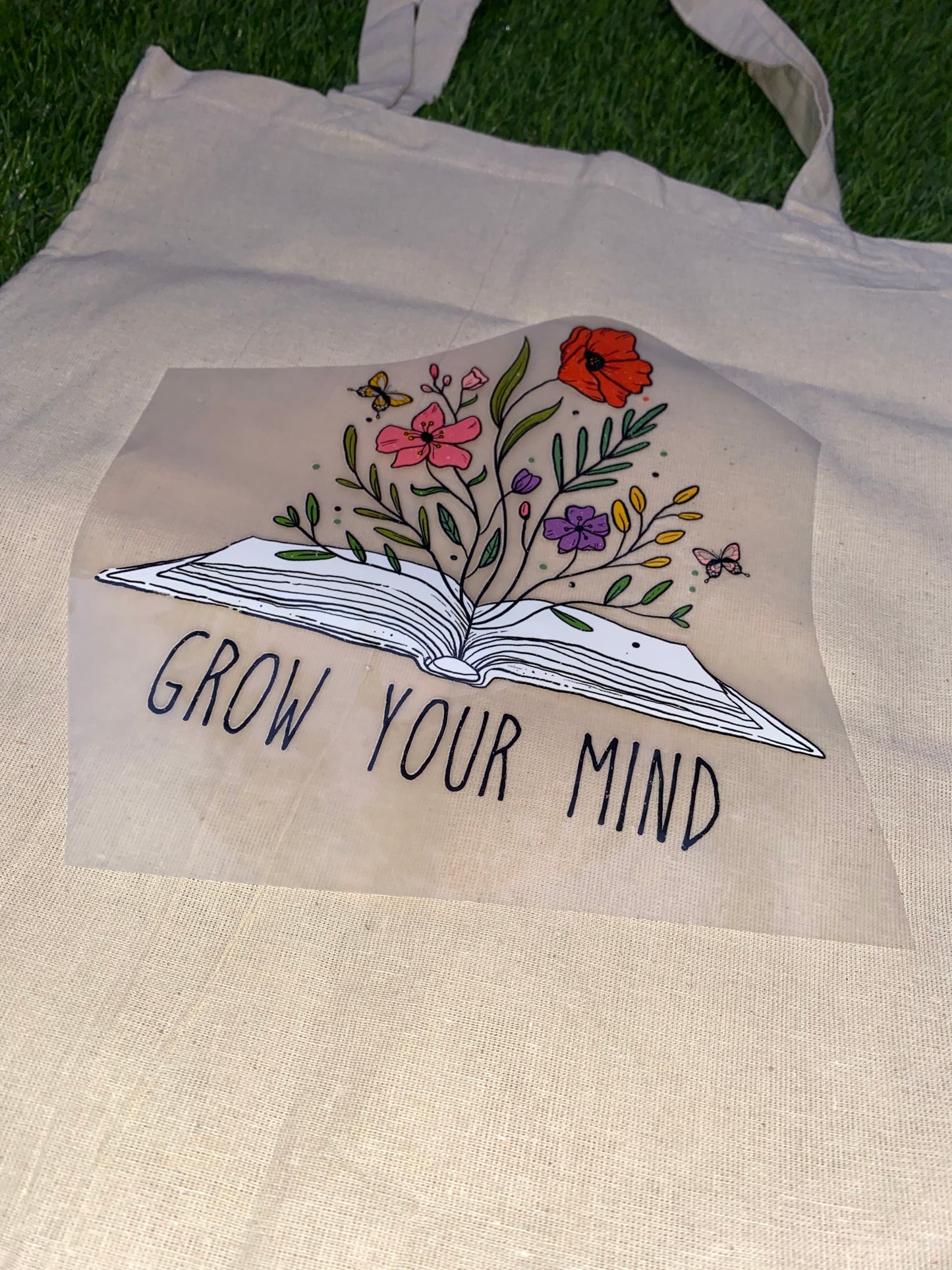 Flower themed tote bags